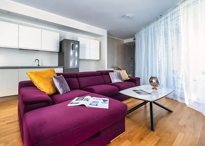 5 Min Walk From Subway Elegant & Modern